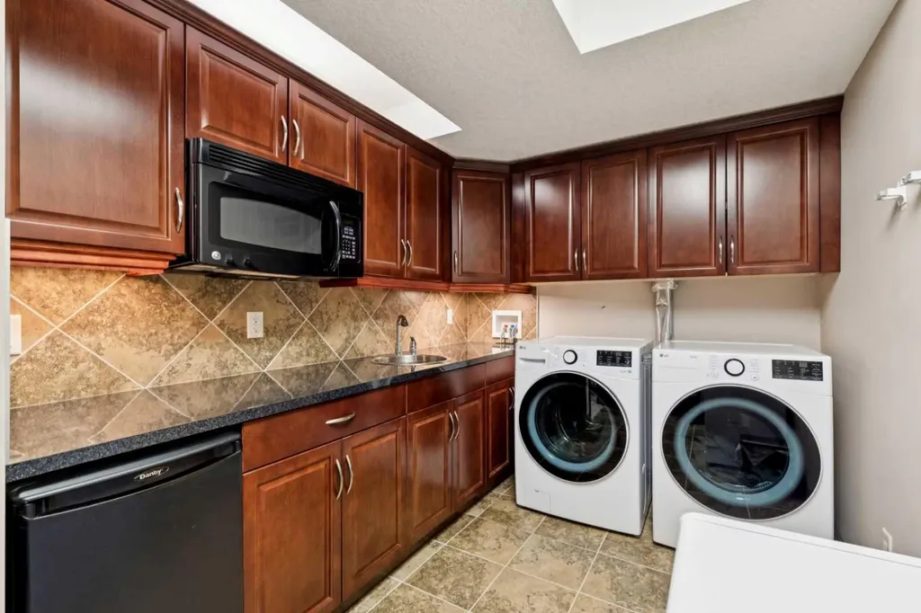 316 Prestwick Terrace SE Calgary AB T2Z 0H4