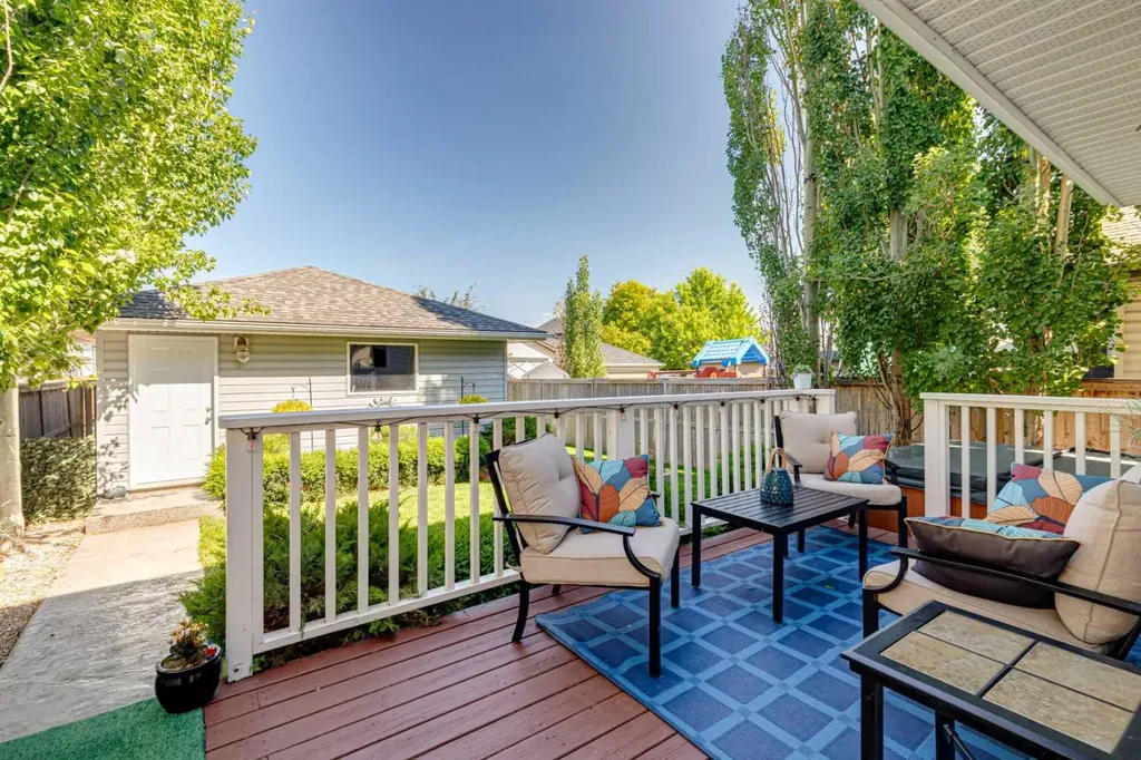 316 Prestwick Terrace SE Calgary AB T2Z 0H4