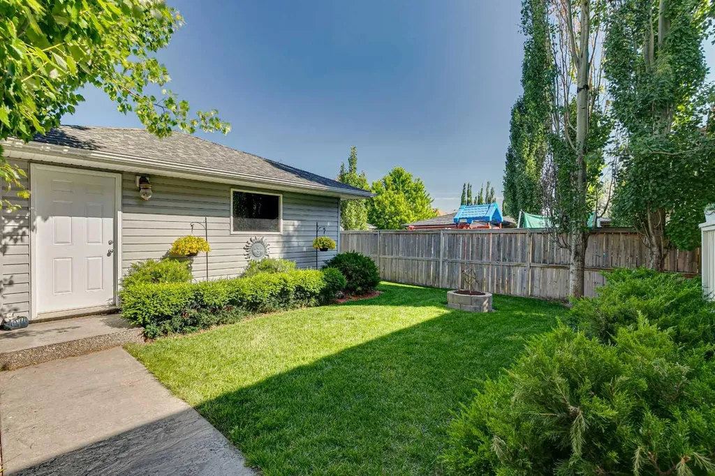 316 Prestwick Terrace SE Calgary AB T2Z 0H4