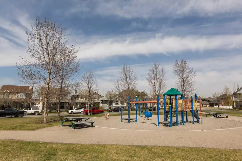 316 Prestwick Terrace SE Calgary AB T2Z 0H4