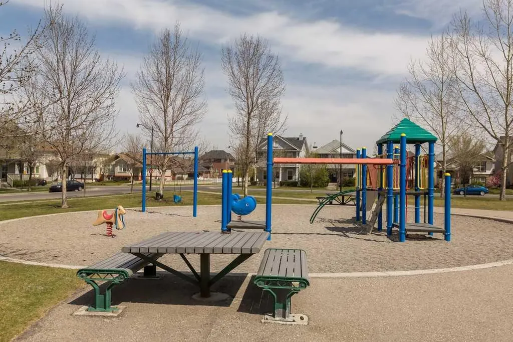 316 Prestwick Terrace SE Calgary AB T2Z 0H4