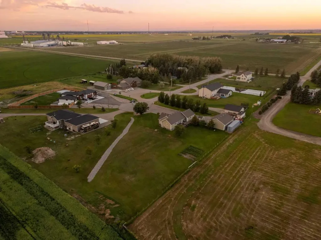 94027 843 Highway Rural Lethbridge County AB T1J 5R3
