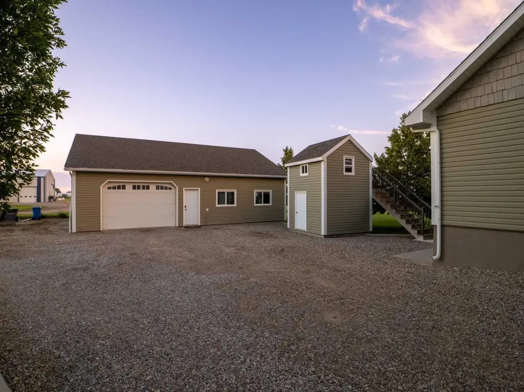 94027 843 Highway Rural Lethbridge County AB T1J 5R3