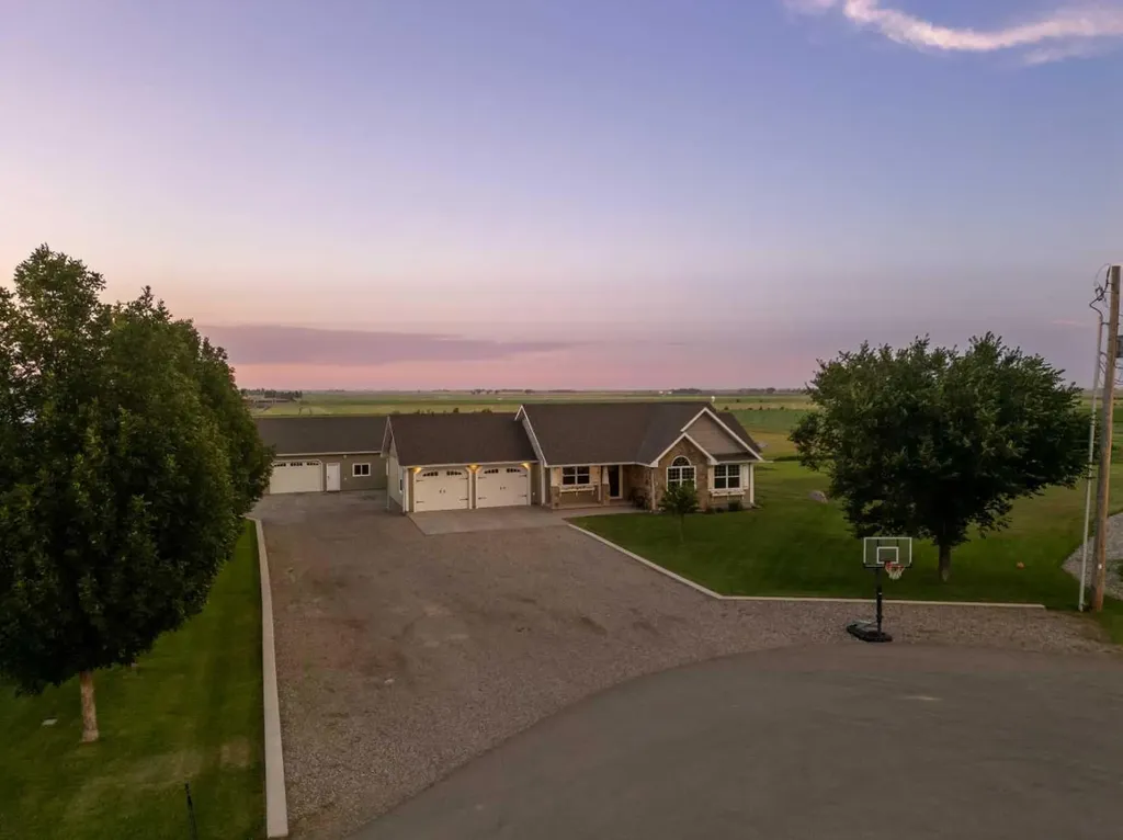 94027 843 Highway Rural Lethbridge County AB T1J 5R3