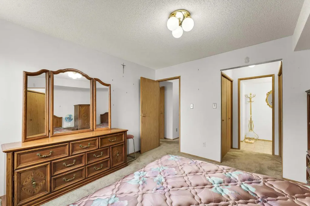 3090 15 Avenue SE Medicine Hat AB T1B 3Z3