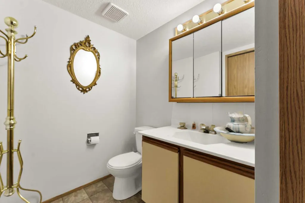3090 15 Avenue SE Medicine Hat AB T1B 3Z3