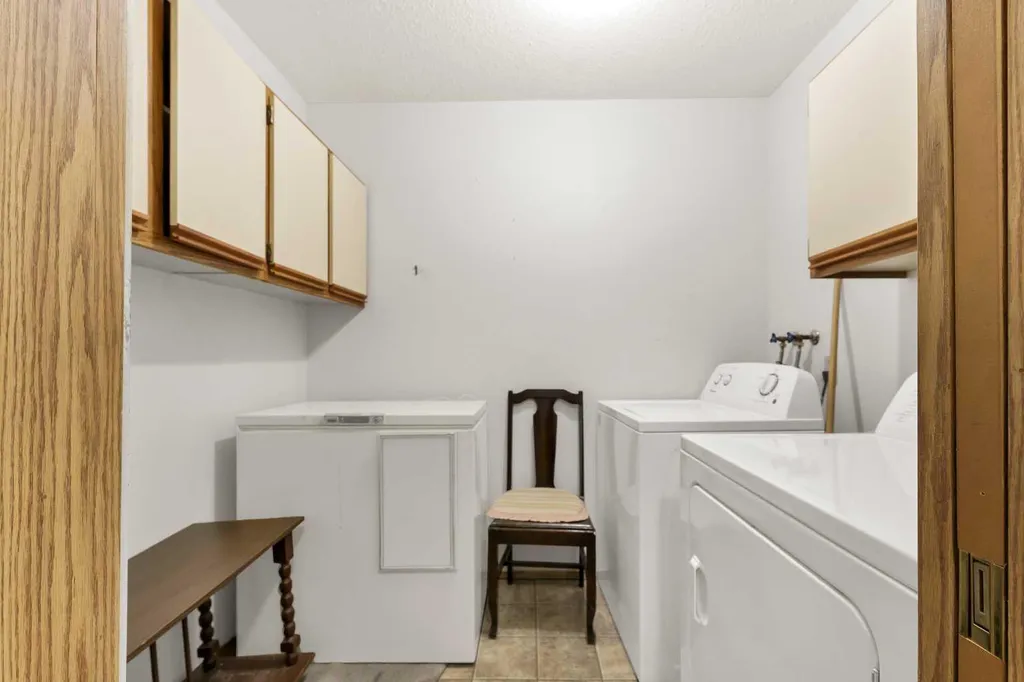 3090 15 Avenue SE Medicine Hat AB T1B 3Z3