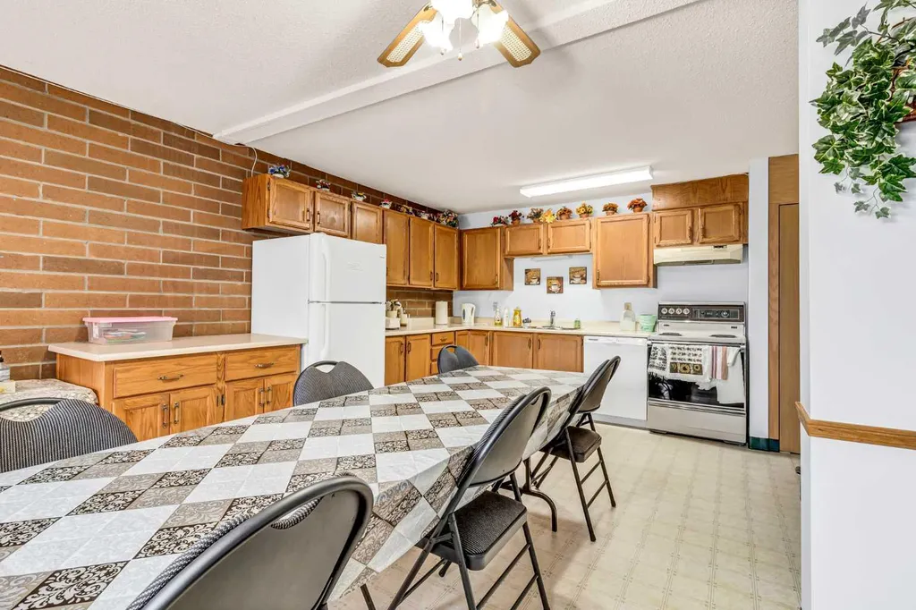3090 15 Avenue SE Medicine Hat AB T1B 3Z3