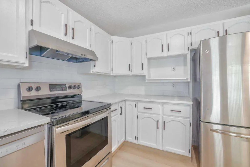 208 Macewan Valley Road NW Calgary AB T3K 3P1