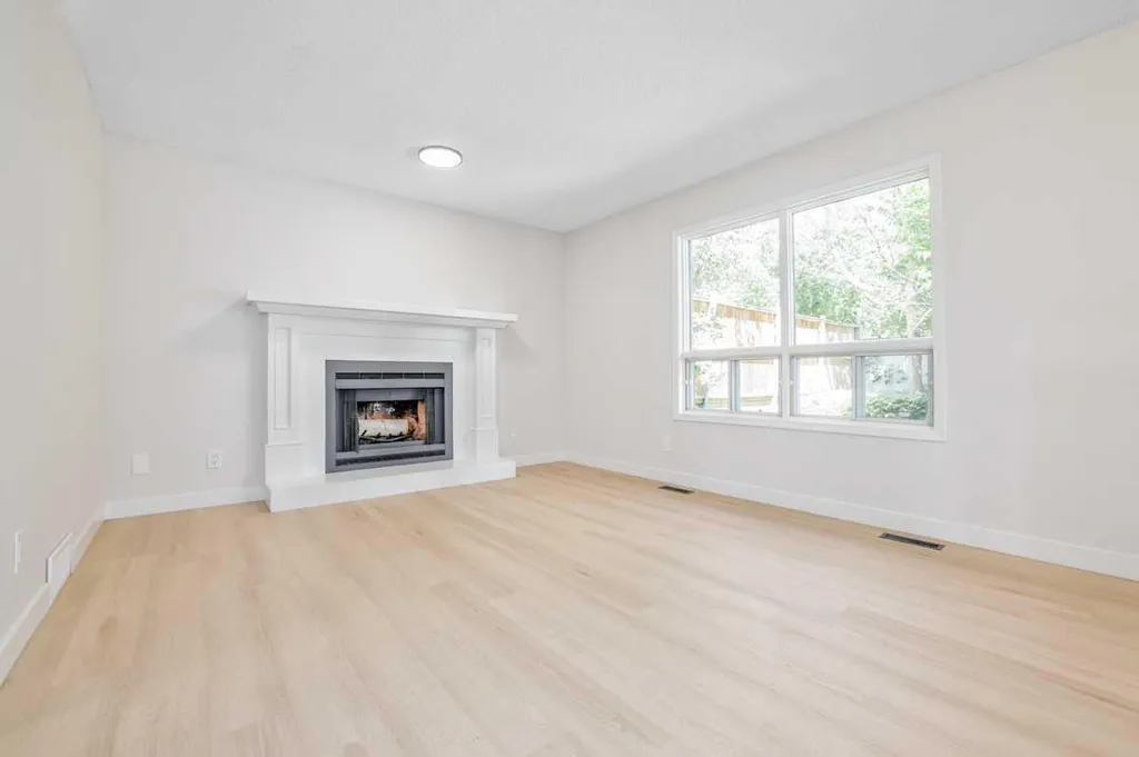 208 Macewan Valley Road NW Calgary AB T3K 3P1