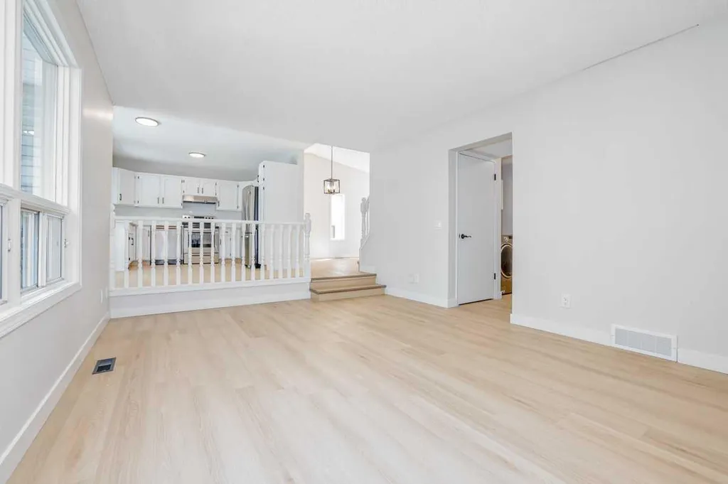 208 Macewan Valley Road NW Calgary AB T3K 3P1