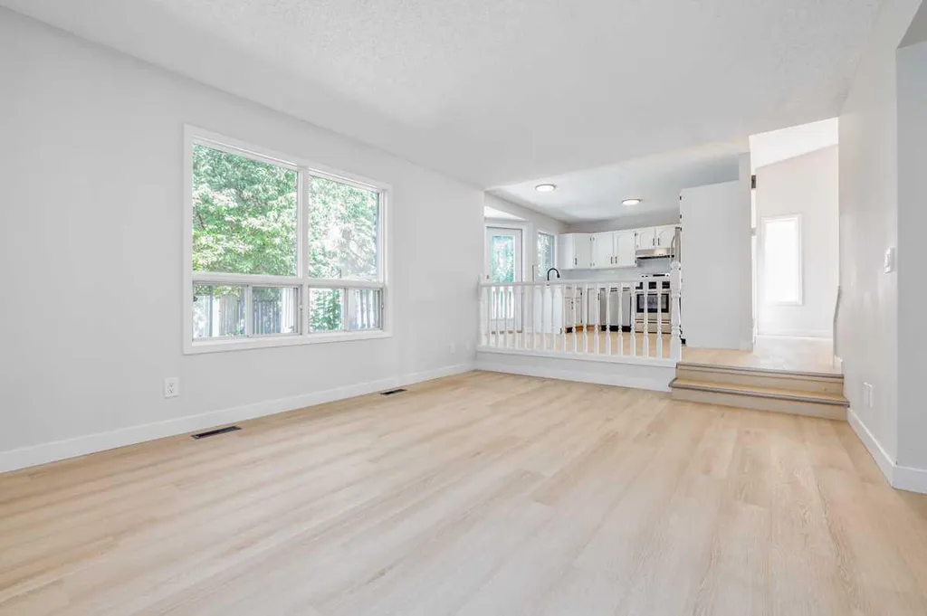 208 Macewan Valley Road NW Calgary AB T3K 3P1