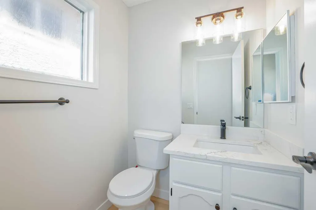 208 Macewan Valley Road NW Calgary AB T3K 3P1