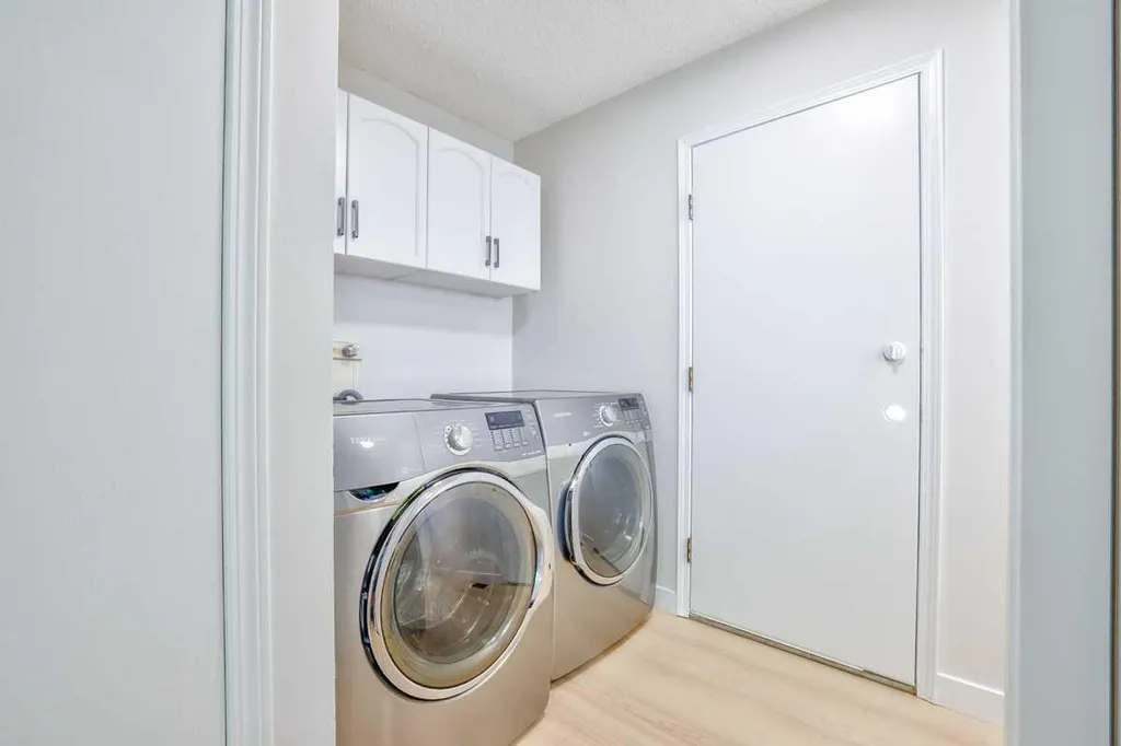 208 Macewan Valley Road NW Calgary AB T3K 3P1