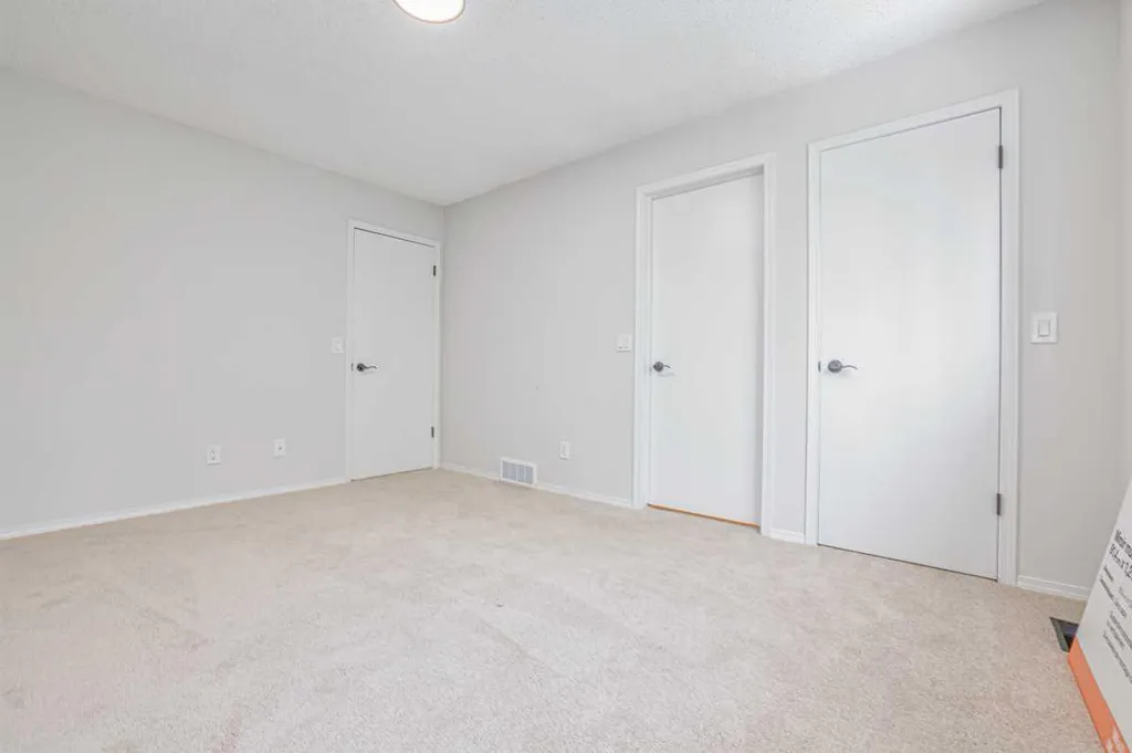 208 Macewan Valley Road NW Calgary AB T3K 3P1