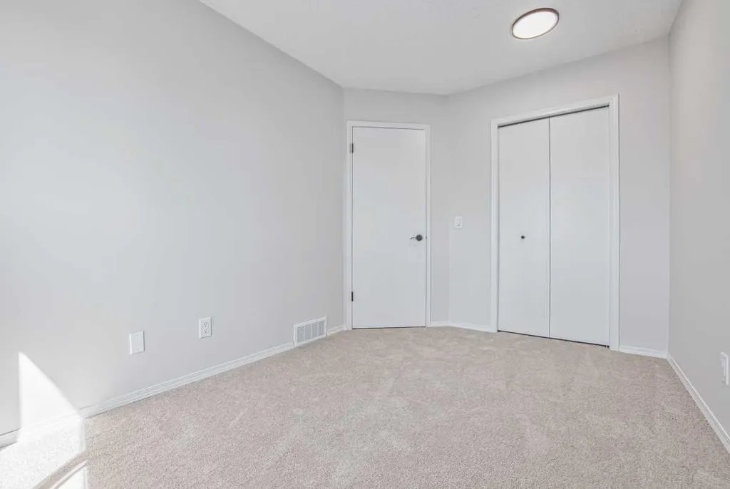208 Macewan Valley Road NW Calgary AB T3K 3P1