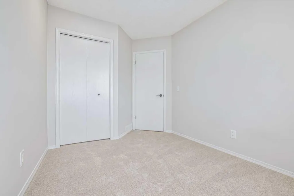 208 Macewan Valley Road NW Calgary AB T3K 3P1