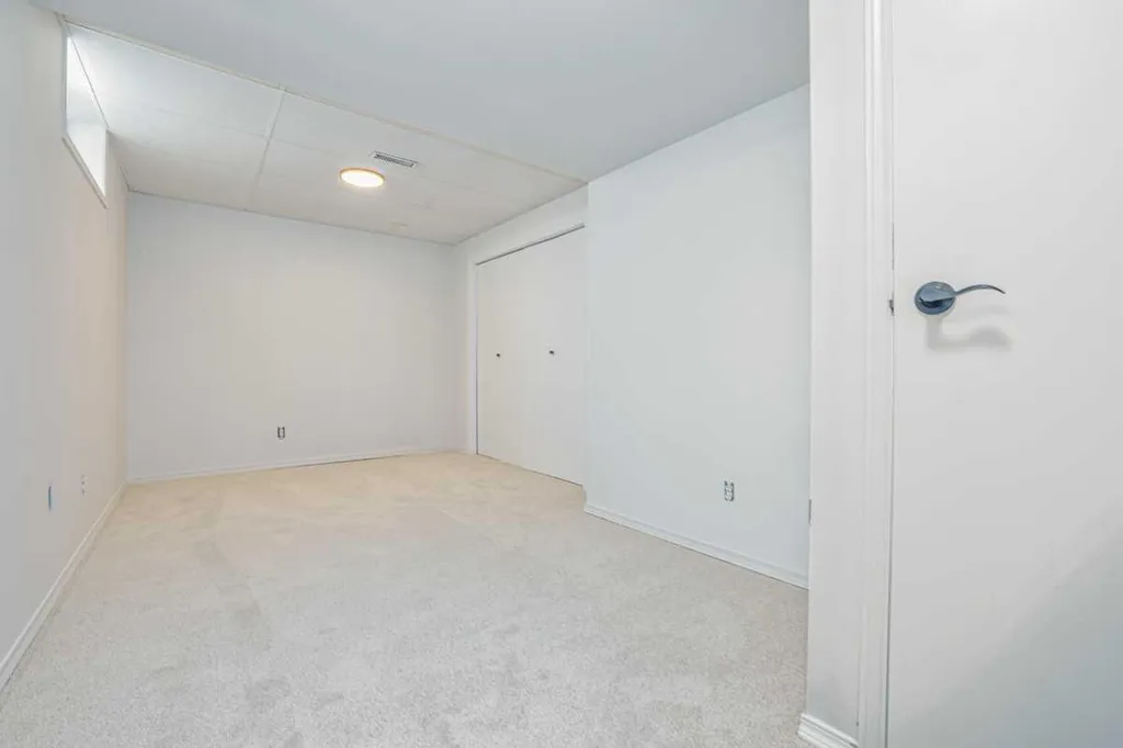 208 Macewan Valley Road NW Calgary AB T3K 3P1