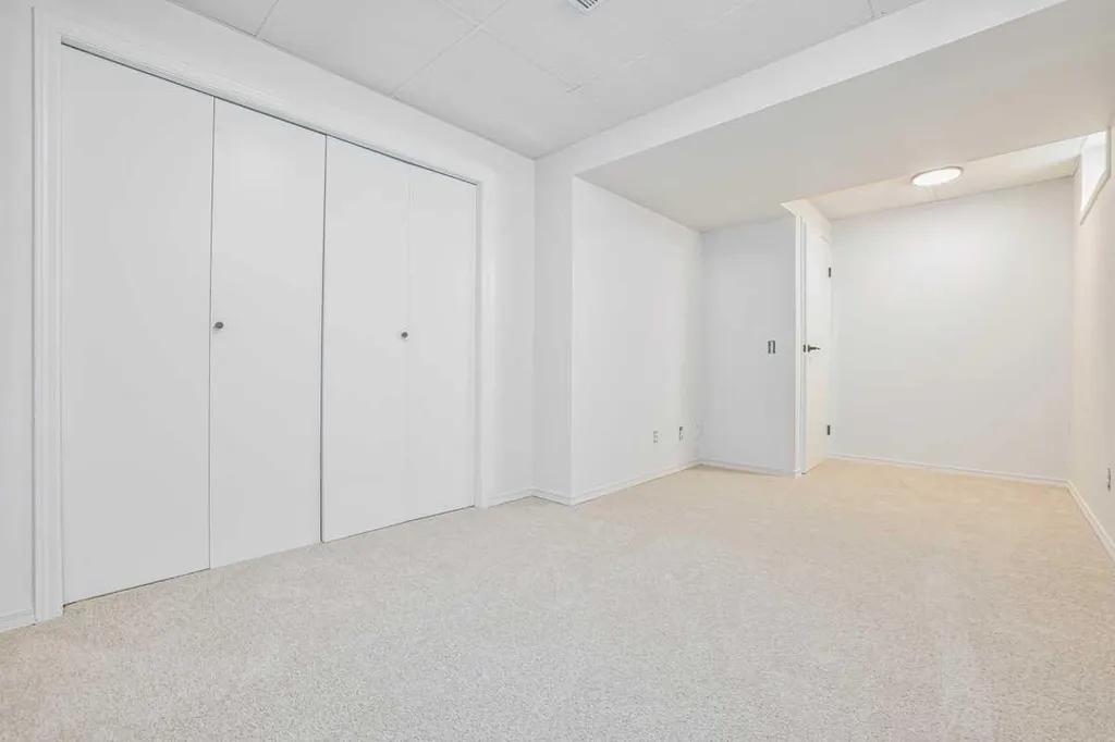 208 Macewan Valley Road NW Calgary AB T3K 3P1