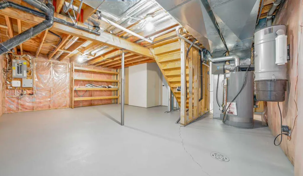 208 Macewan Valley Road NW Calgary AB T3K 3P1