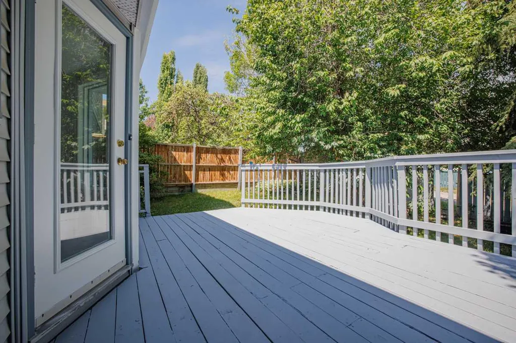 208 Macewan Valley Road NW Calgary AB T3K 3P1