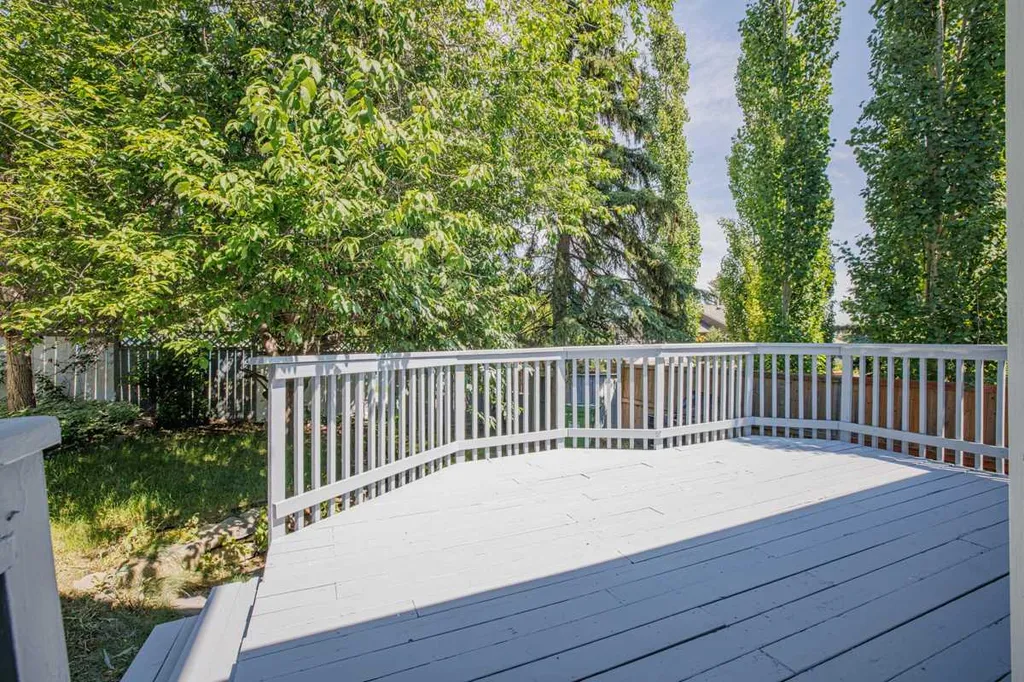 208 Macewan Valley Road NW Calgary AB T3K 3P1