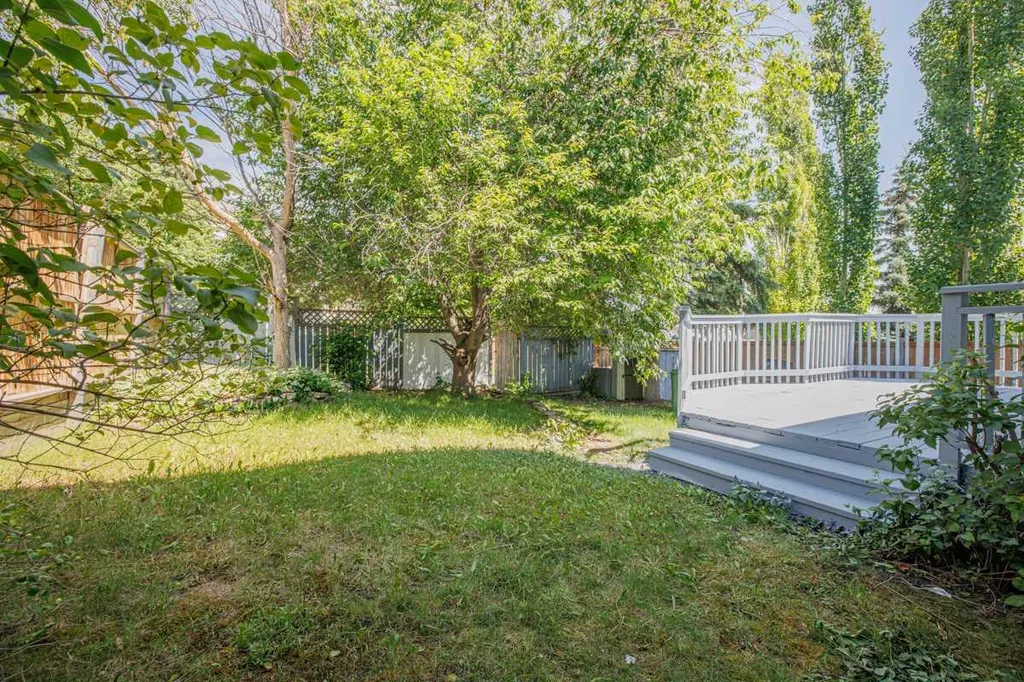 208 Macewan Valley Road NW Calgary AB T3K 3P1