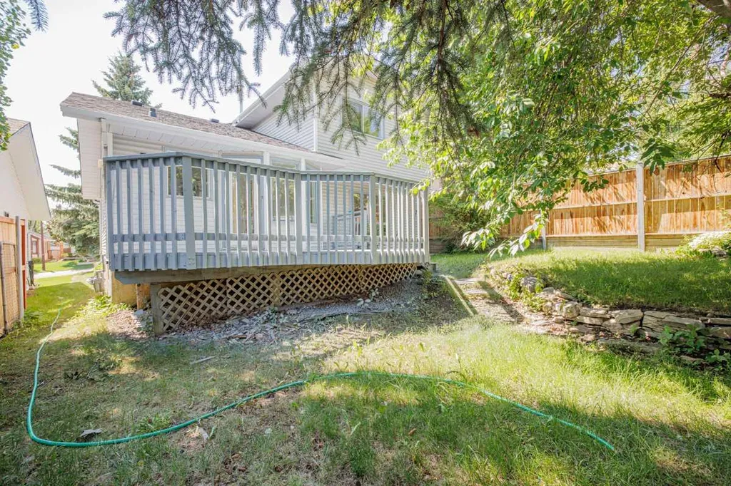 208 Macewan Valley Road NW Calgary AB T3K 3P1