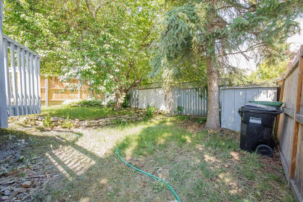 208 Macewan Valley Road NW Calgary AB T3K 3P1