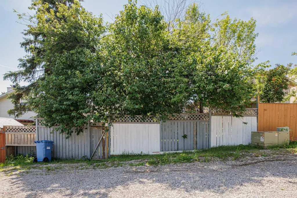 208 Macewan Valley Road NW Calgary AB T3K 3P1