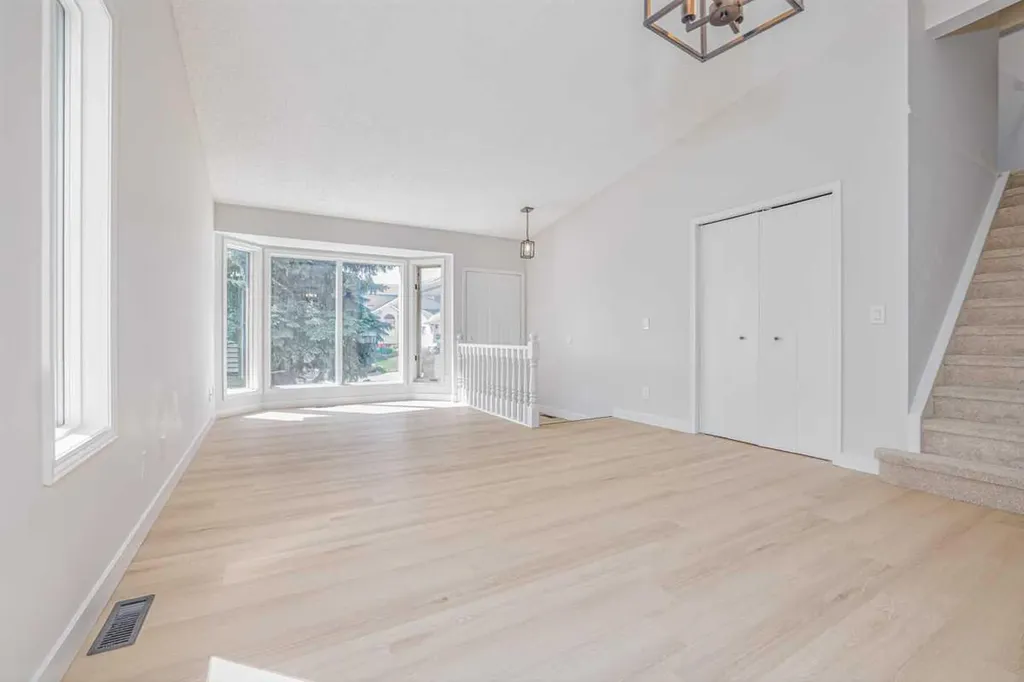 208 Macewan Valley Road NW Calgary AB T3K 3P1