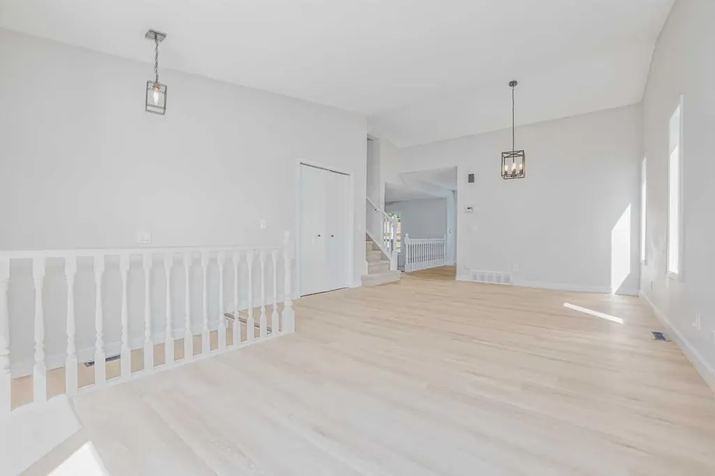 208 Macewan Valley Road NW Calgary AB T3K 3P1