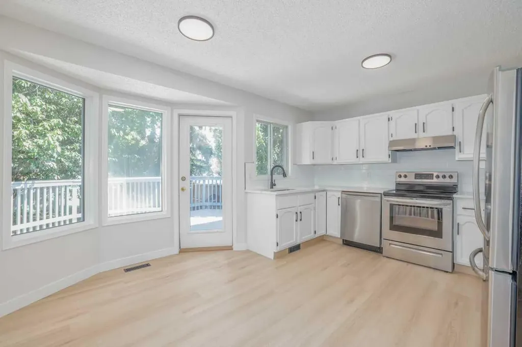 208 Macewan Valley Road NW Calgary AB T3K 3P1
