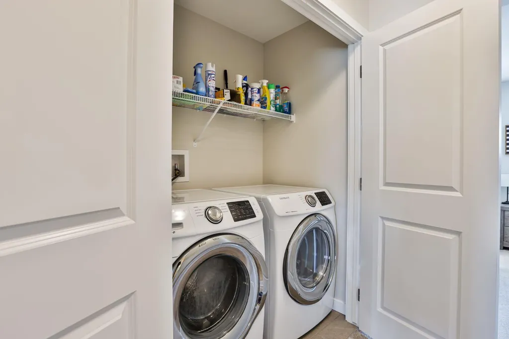 963 40 Avenue N Lethbridge AB T1H7G9