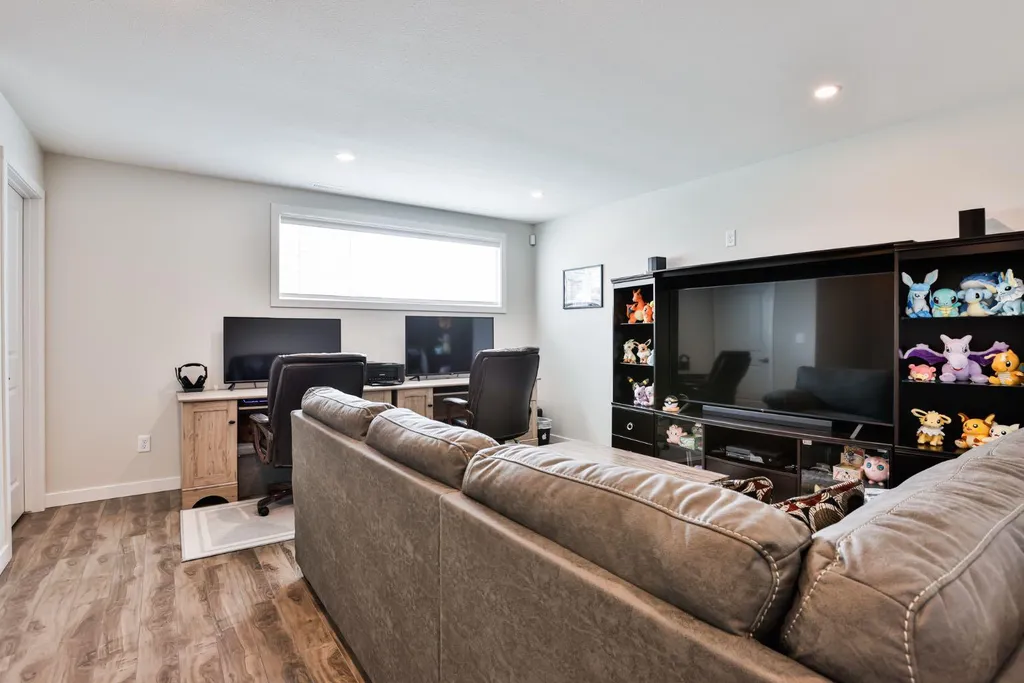 963 40 Avenue N Lethbridge AB T1H7G9