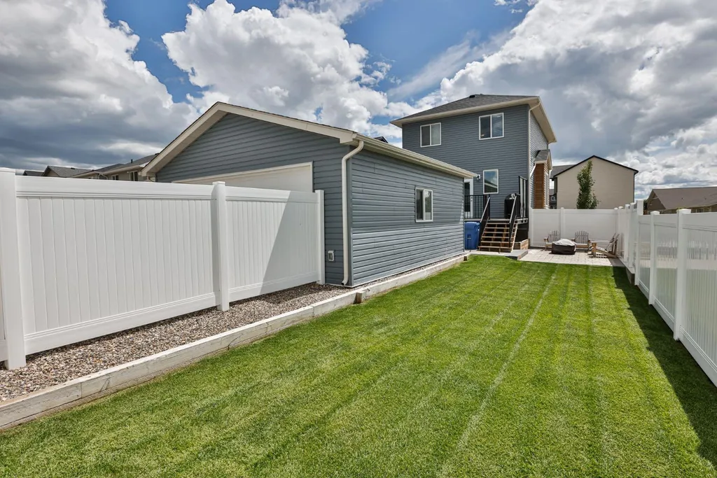 963 40 Avenue N Lethbridge AB T1H7G9