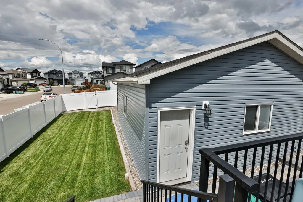 963 40 Avenue N Lethbridge AB T1H7G9