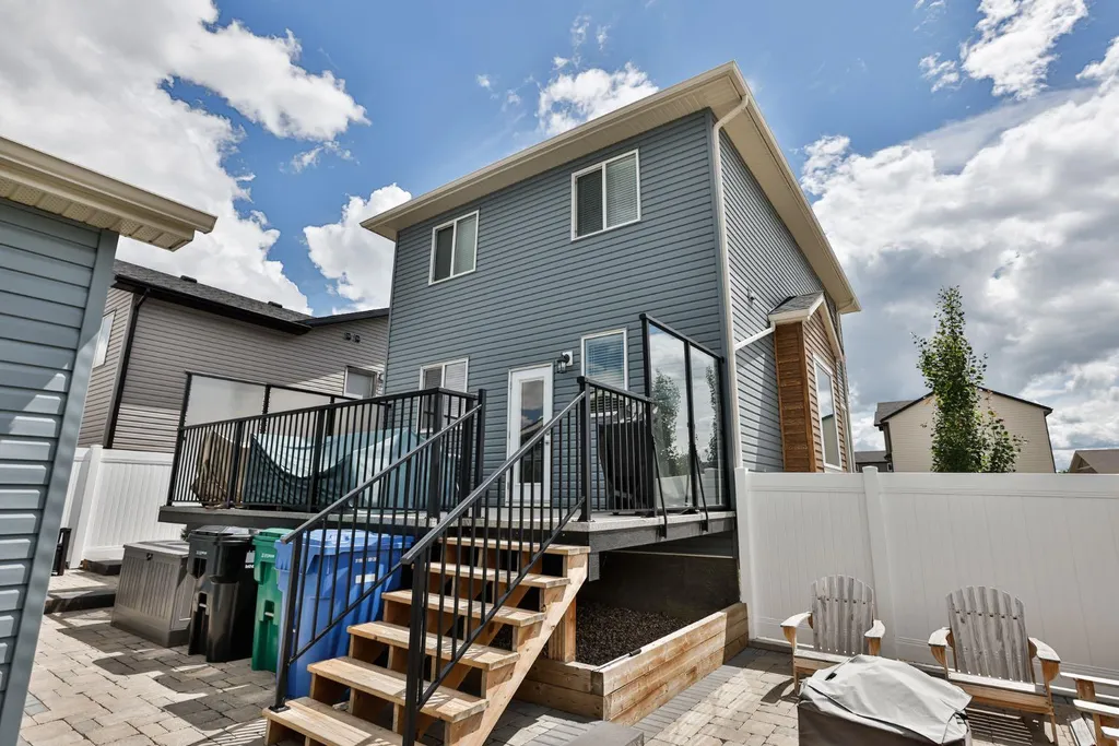 963 40 Avenue N Lethbridge AB T1H7G9