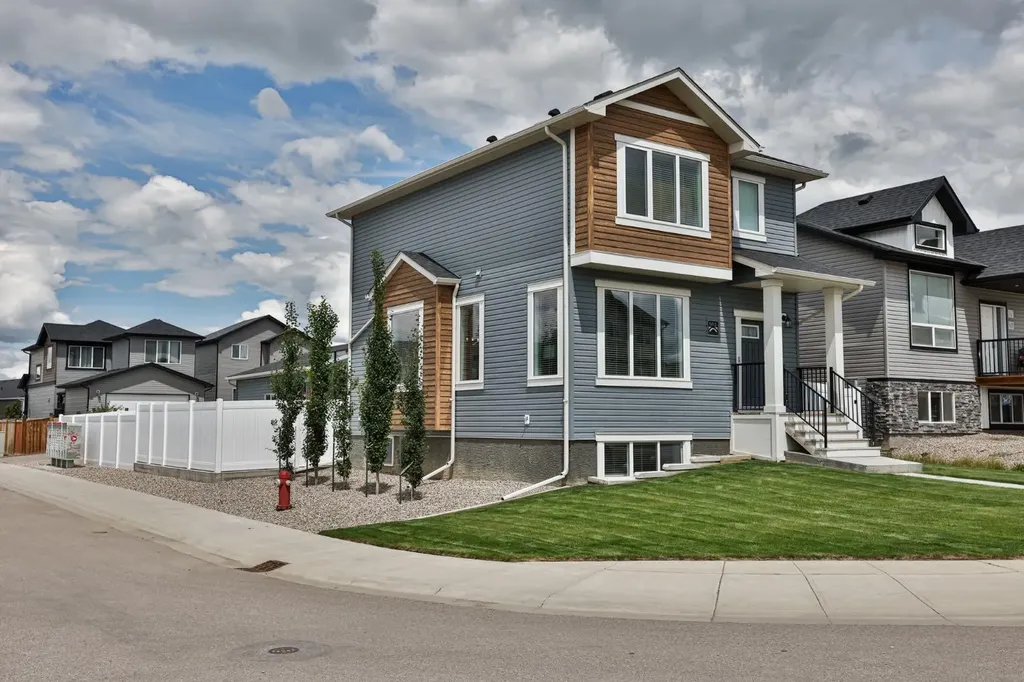 963 40 Avenue N Lethbridge AB T1H7G9