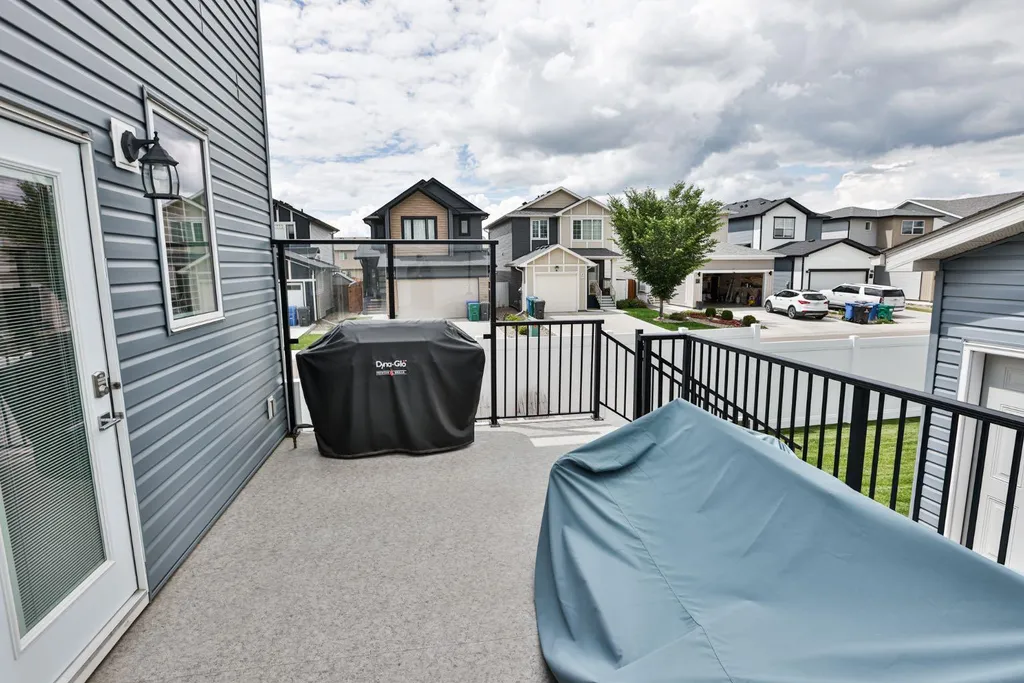 963 40 Avenue N Lethbridge AB T1H7G9
