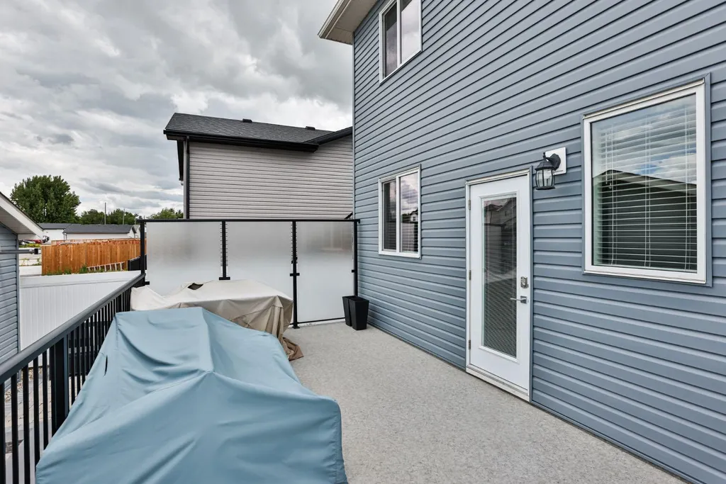 963 40 Avenue N Lethbridge AB T1H7G9