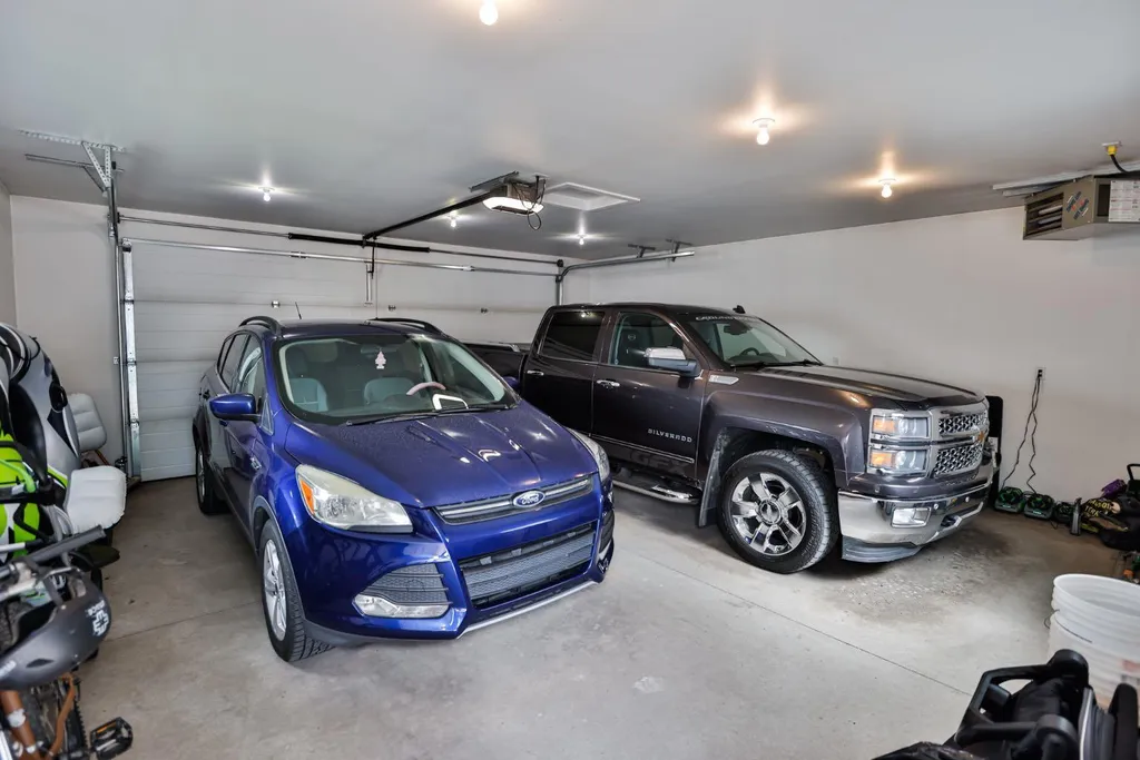 963 40 Avenue N Lethbridge AB T1H7G9