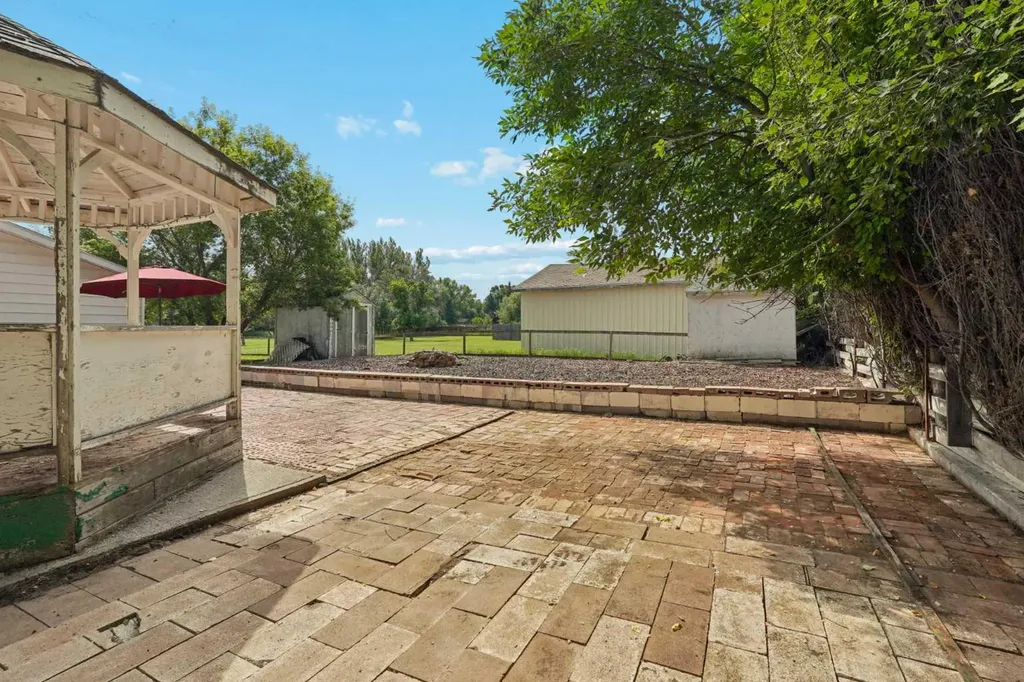 154 West 2 Avenue Magrath AB T0K 1J0