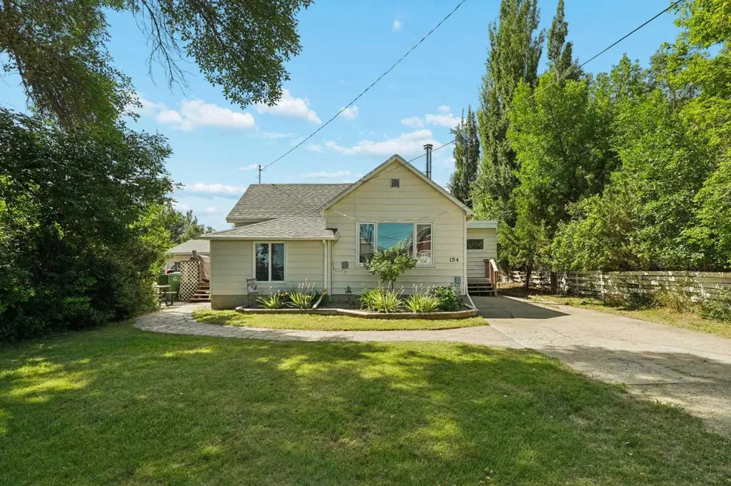 154 West 2 Avenue Magrath AB T0K 1J0