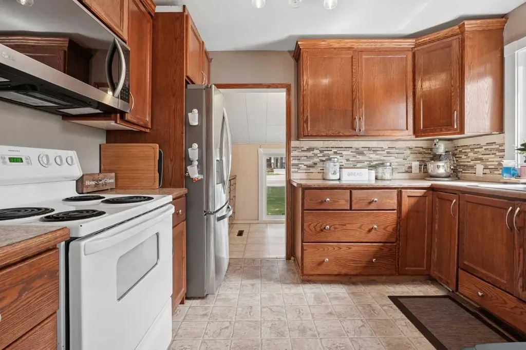 154 West 2 Avenue Magrath AB T0K 1J0