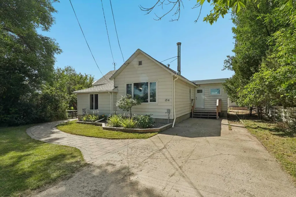 154 West 2 Avenue Magrath AB T0K 1J0