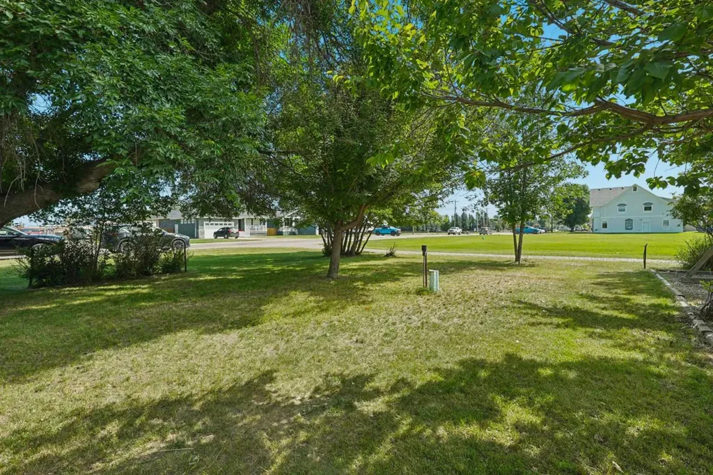 154 West 2 Avenue Magrath AB T0K 1J0