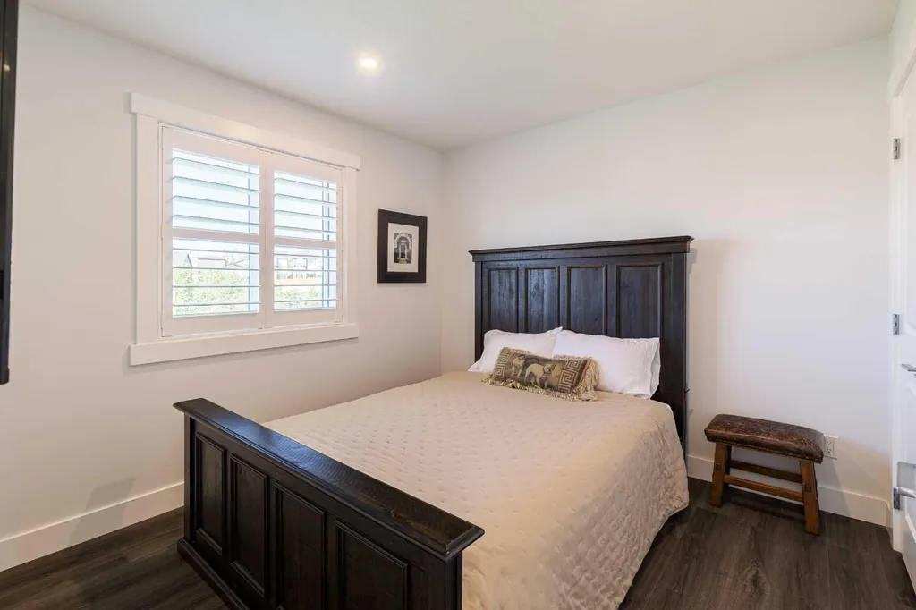 64 Spring Willow Close SW Calgary AB T3E 6E8