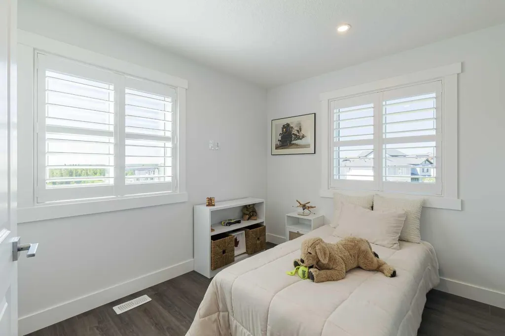 64 Spring Willow Close SW Calgary AB T3E 6E8
