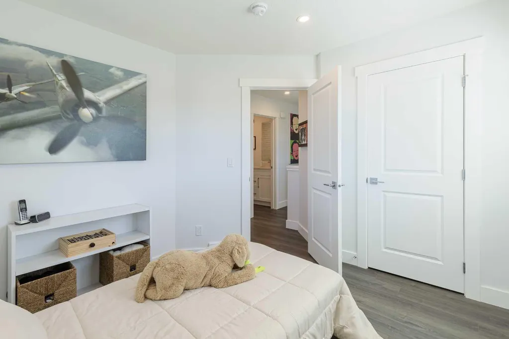 64 Spring Willow Close SW Calgary AB T3E 6E8